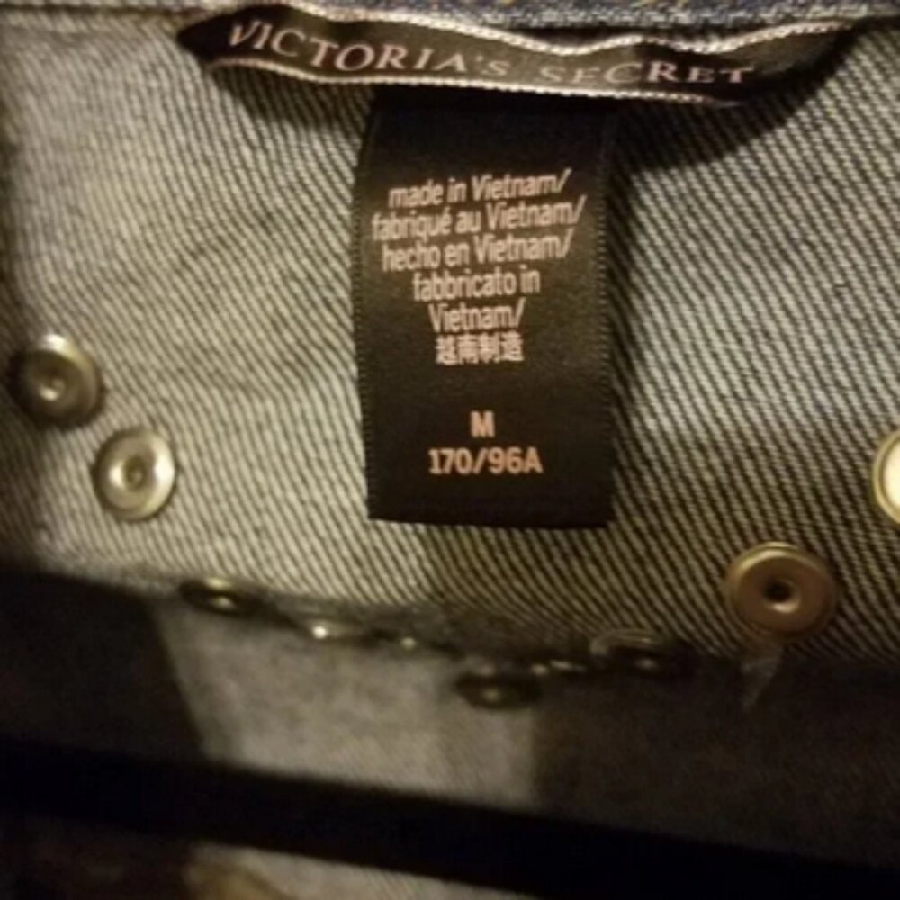 NWOT Victoria's Secret studded distressed denim jacket size medium - Picture 4 of 8